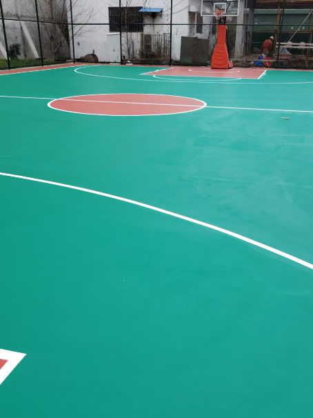 武汉 球场长期使用易出现地面开裂